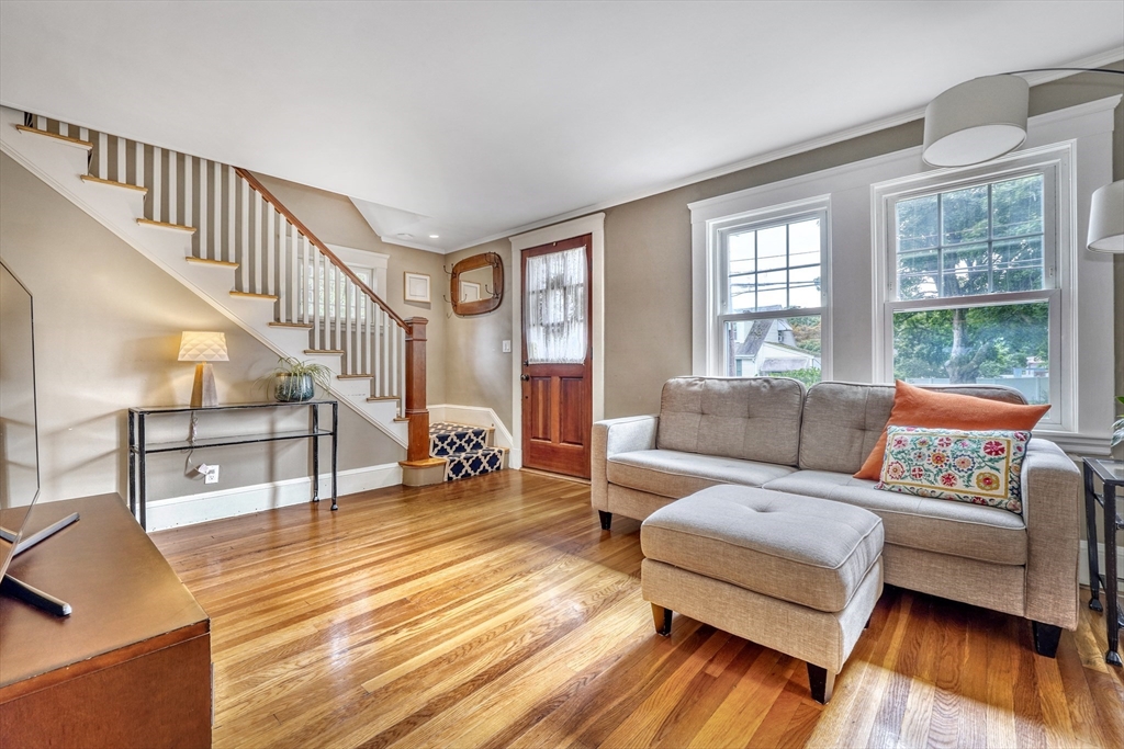 86 Pine Street Woburn, MA 01801 - Photo 4 of 27