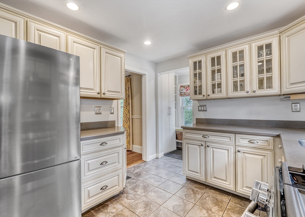 86 Pine Street Woburn, MA 01801 - Photo 10 of 27