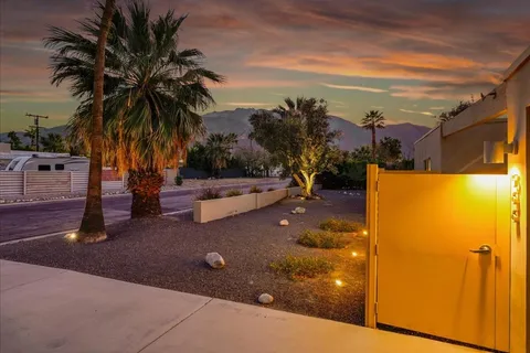 $1,199,000 | 566 East Lindsey Drive, Palm Springs, CA 92262