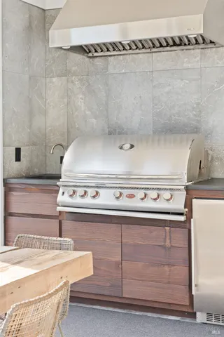 a close view of washer and dryer