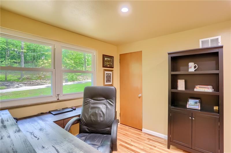 458 Ryndwood Road Pittsburgh, PA 15237 - Photo 21 of 25 Den area can also be used as a small bedroom.