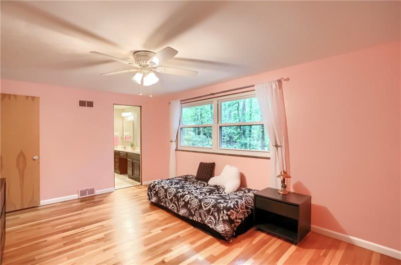 458 Ryndwood Road Pittsburgh, PA 15237 - Photo 22 of 25 Second bedroom connects to Jack and Jill bath