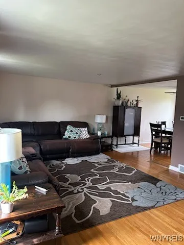 $327,500 | 36 Angela Lane, Cheektowaga, NY 14225