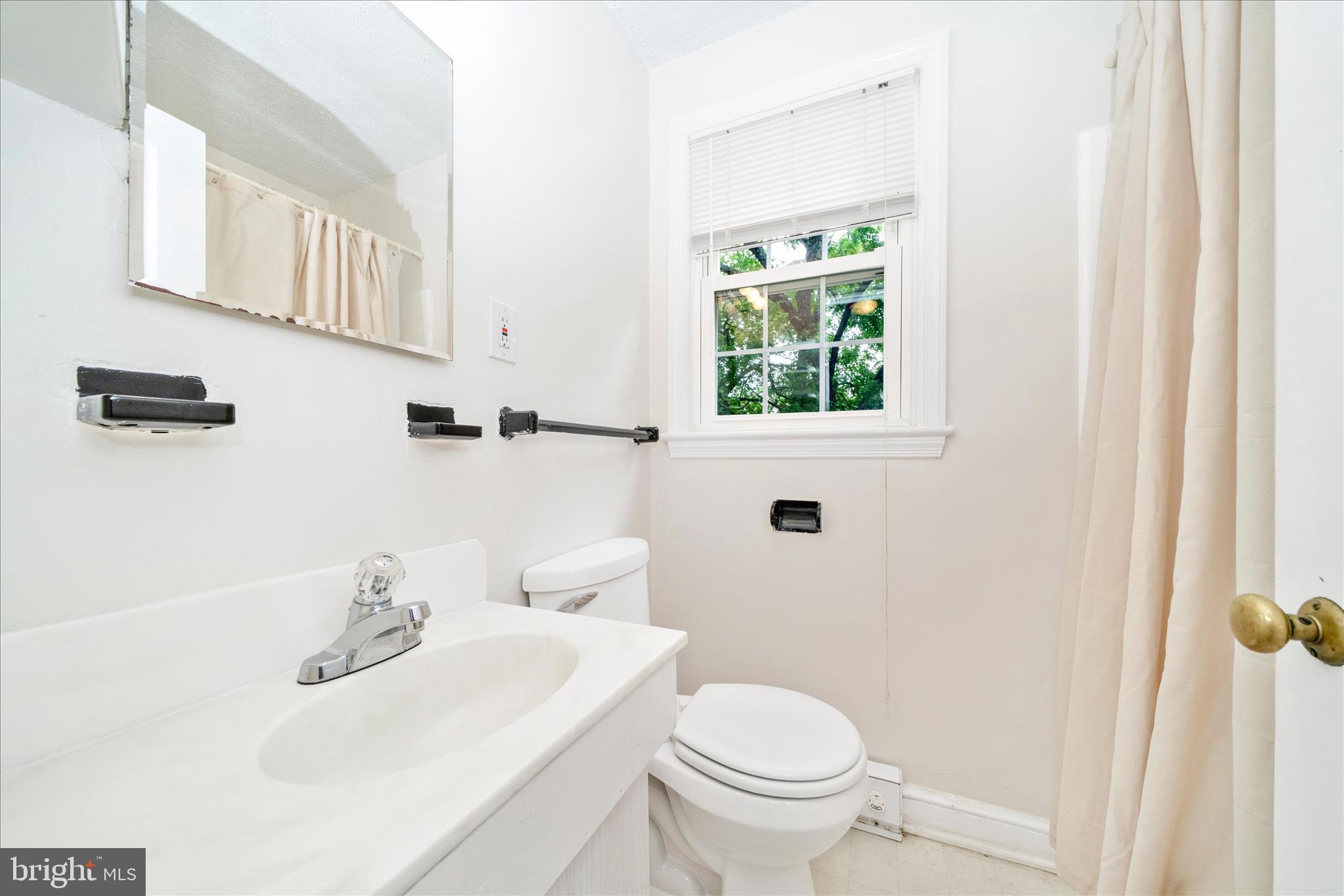 25930 Ridge Road Damascus, MD 20872 - Photo 14 of 62 Unit 1 Bath