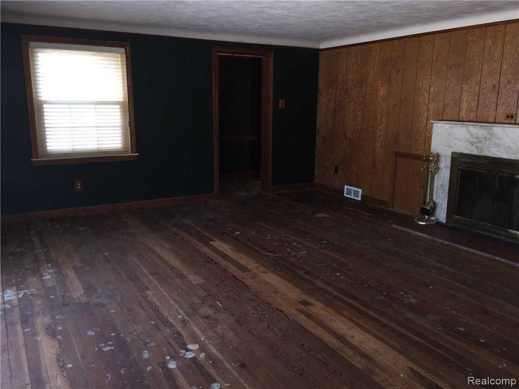21455 Meridian Road Grosse Ile, MI 48138 - Photo 14 of 30 IMG_0886.JPG