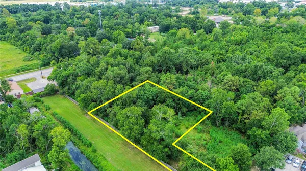 a view of a tennis court