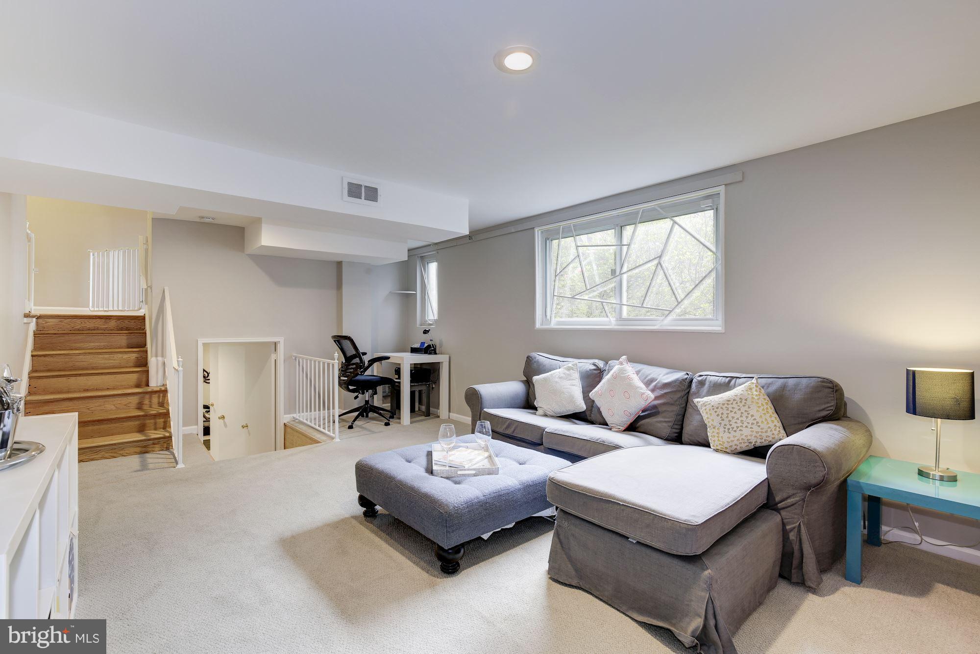 5802 Greentree Road Bethesda, MD 20817 - Photo 18 of 29 Bright Family Room