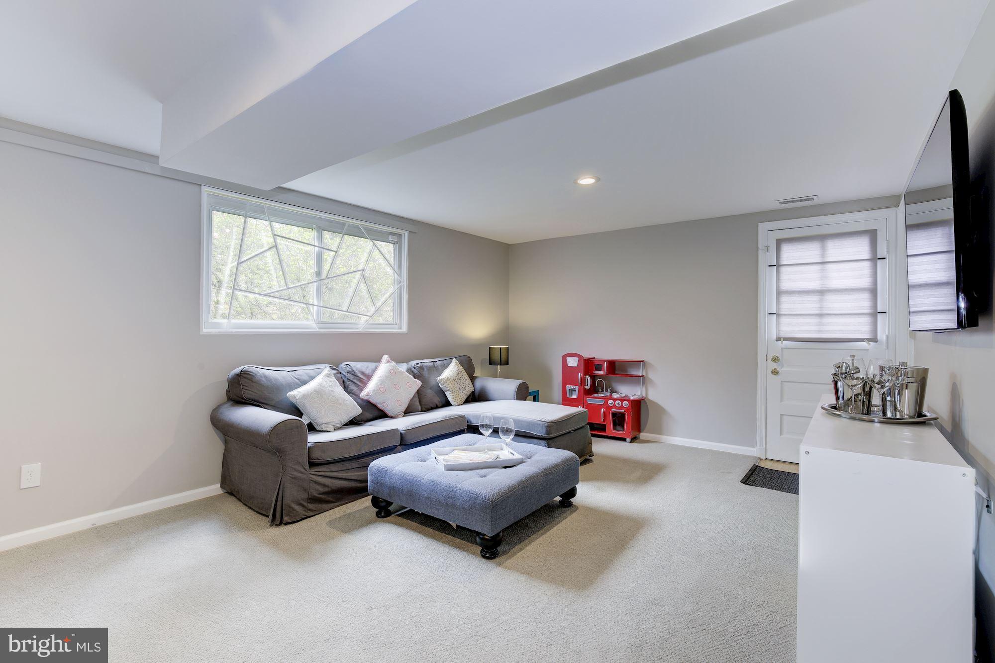 5802 Greentree Road Bethesda, MD 20817 - Photo 19 of 29 Space for whole family