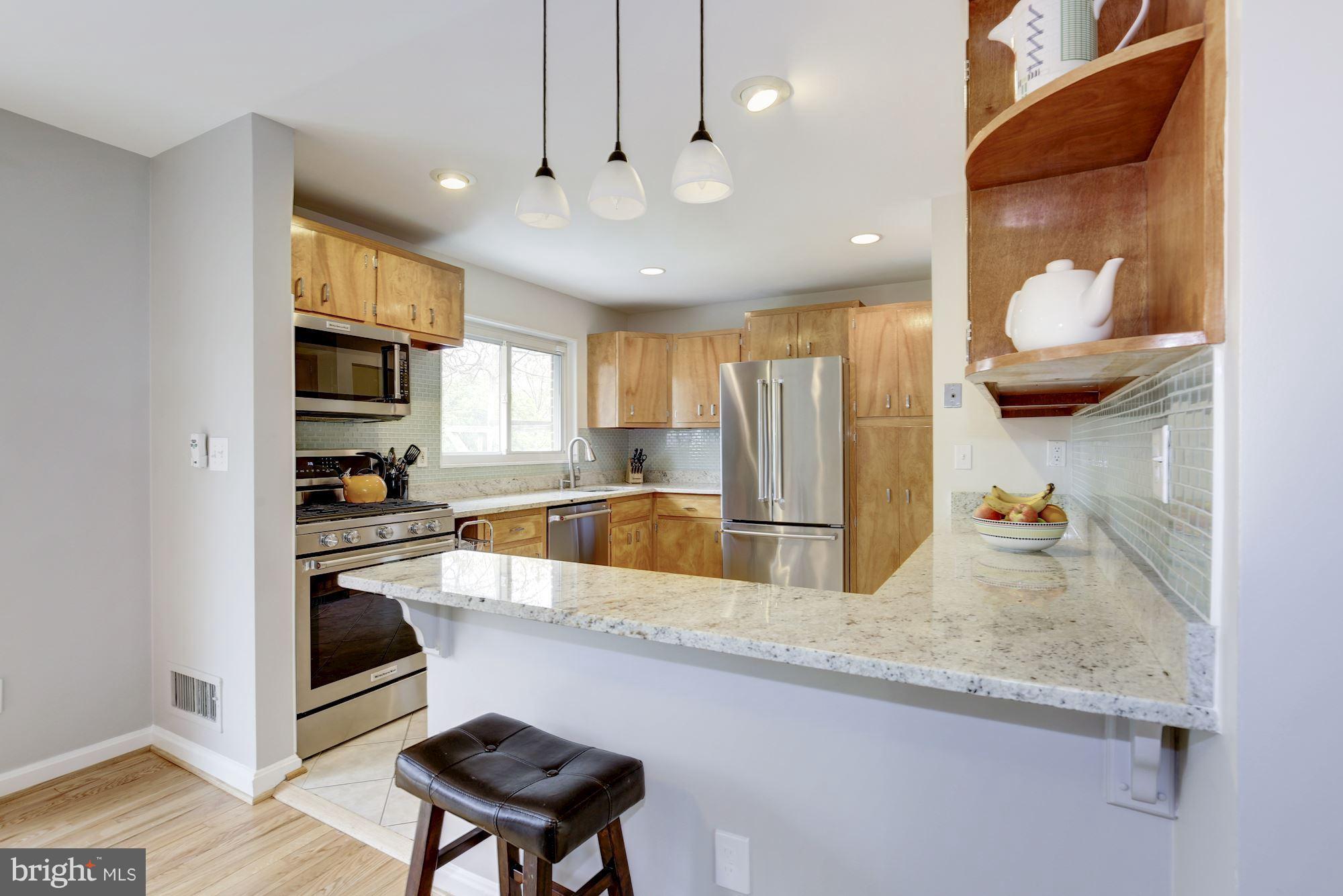 5802 Greentree Road Bethesda, MD 20817 - Photo 8 of 29 Charming Breakfast Bar