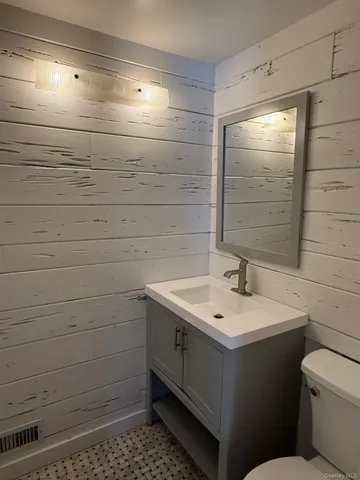 $4,800 | 270 North Street, Cutchogue, NY 11935