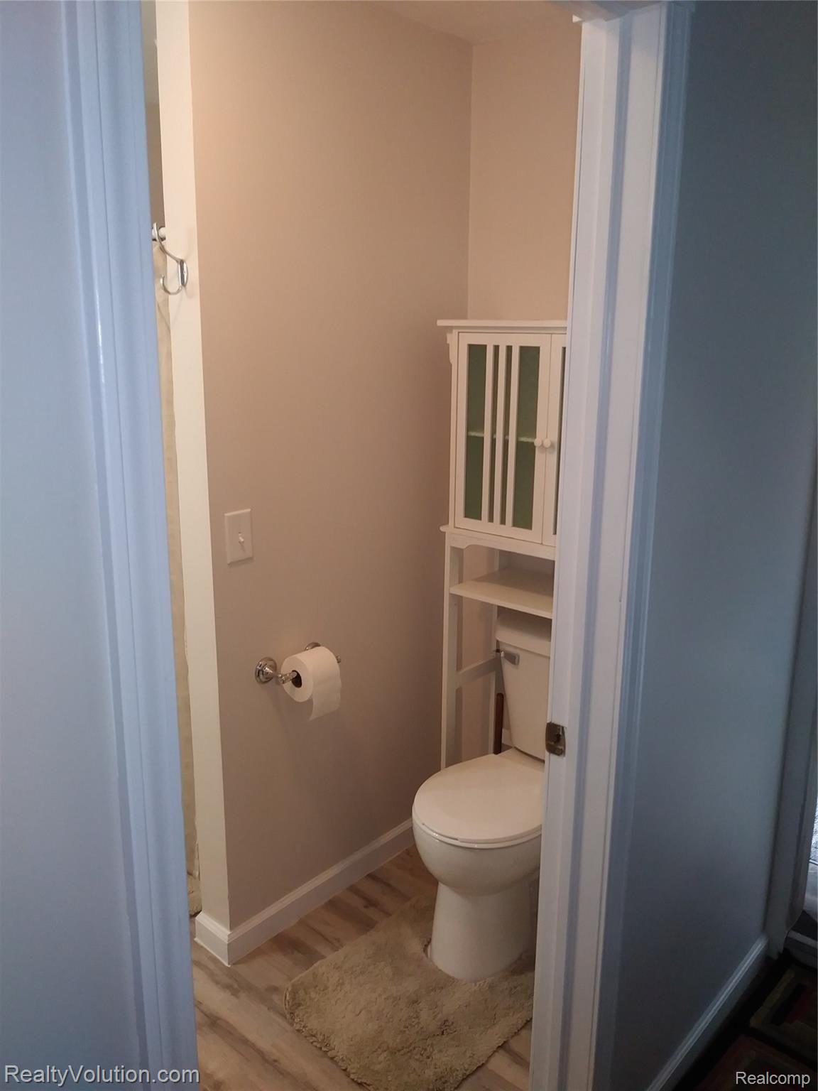1362 North Genesee Road Burton, MI 48509 - Photo 8 of 43 20190617_115348.jpg