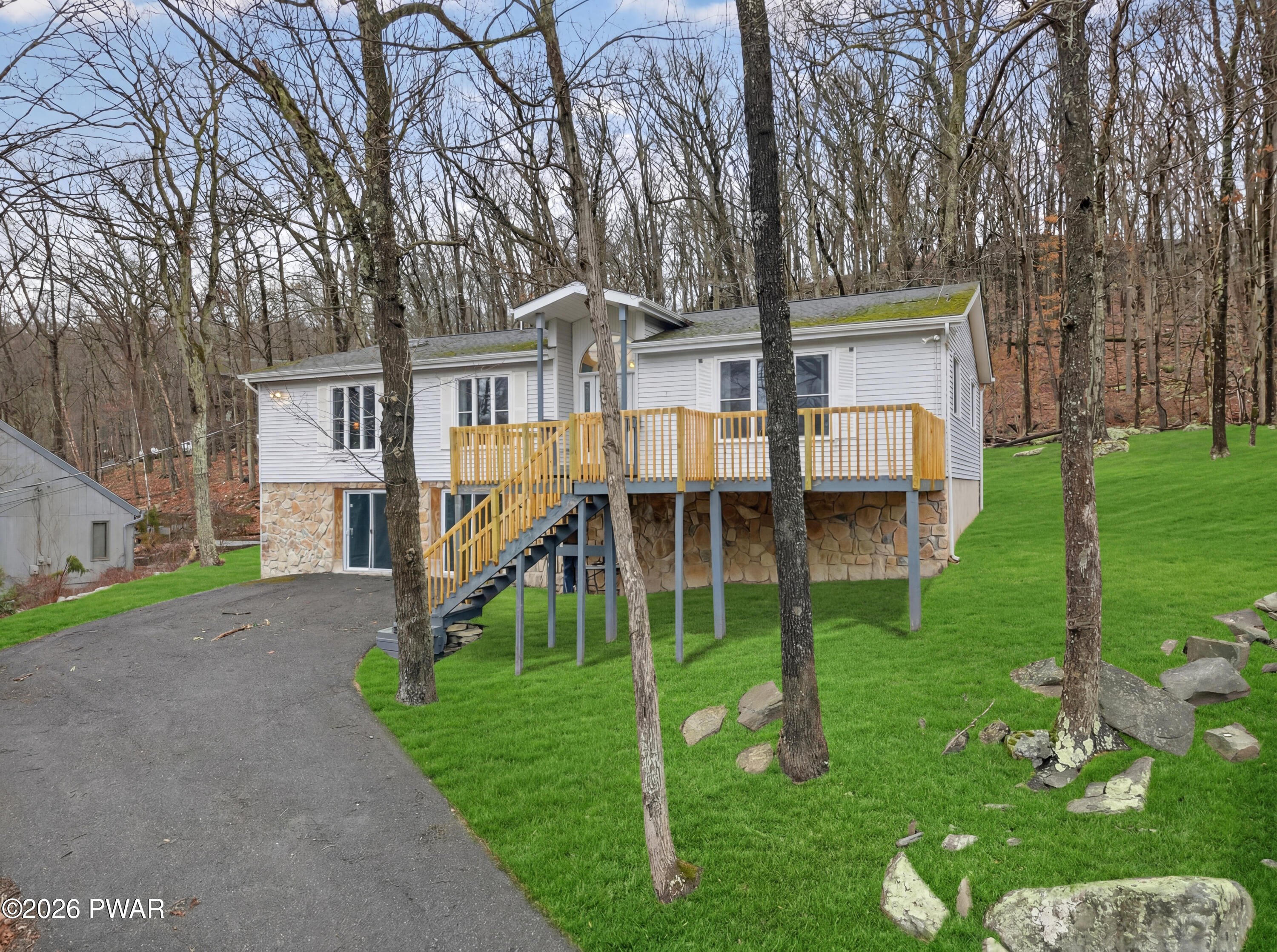 163 Radcliff Road Bushkill, PA 18324 - Photo 5 of 46