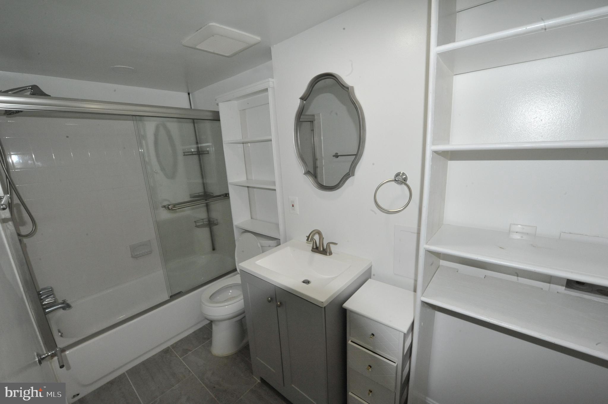 5900 K Surrey Hill Place, Unit 697 Springfield, VA 22152 - Photo 13 of 32 a bathroom with a sink toilet and shower
