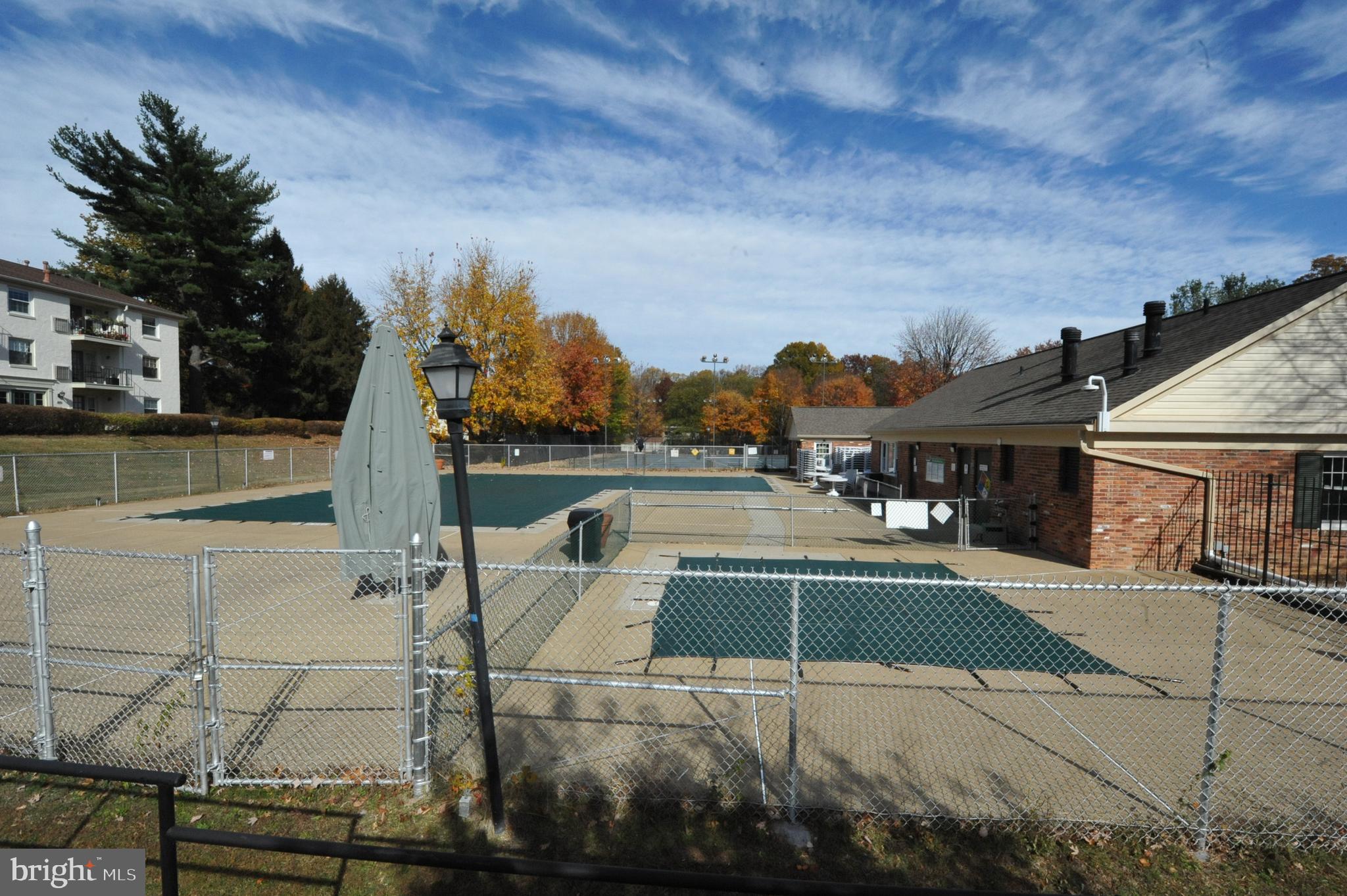 5900 K Surrey Hill Place, Unit 697 Springfield, VA 22152 - Photo 25 of 32 a view of a swimming pool with a patio and a yard