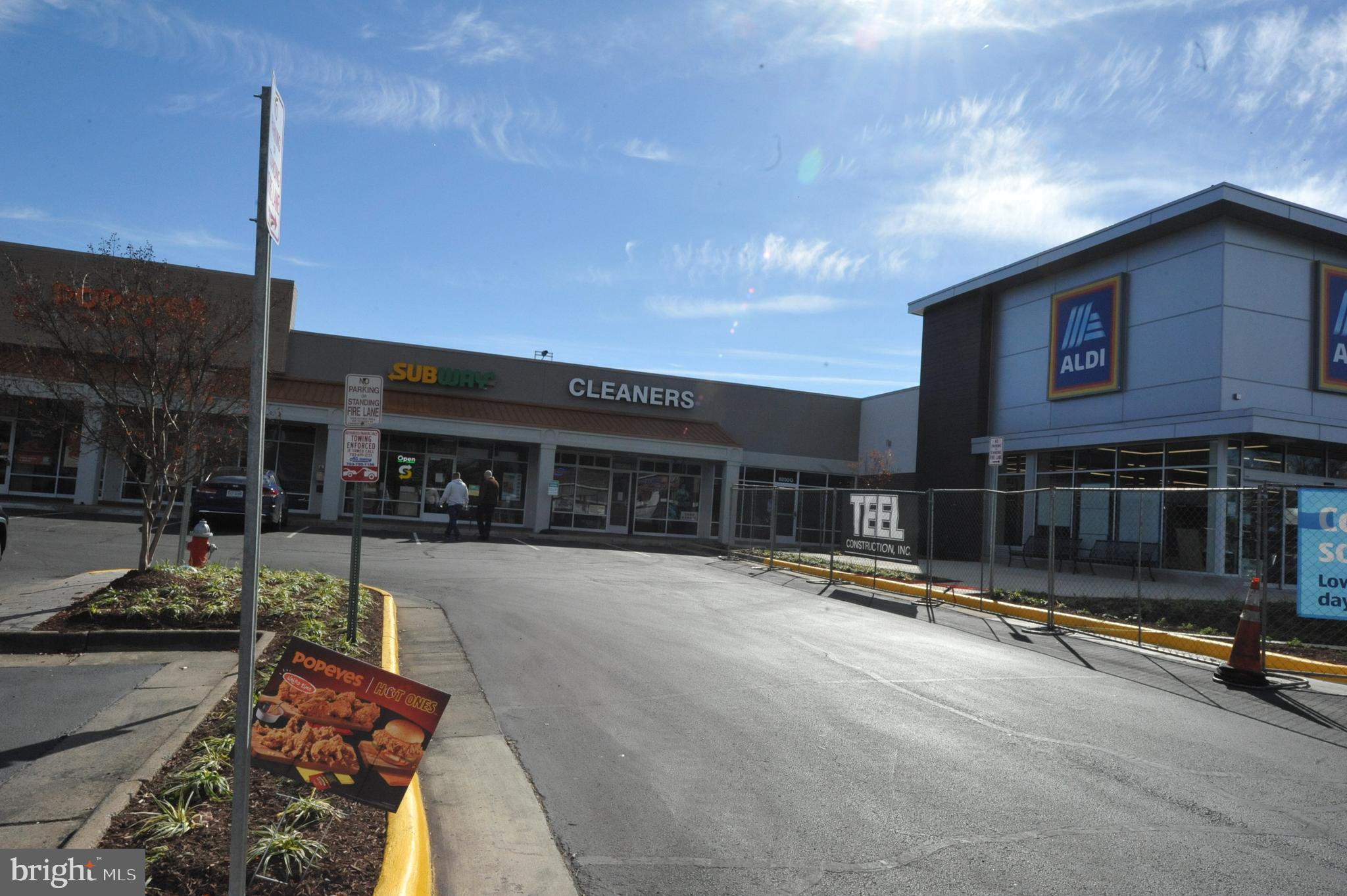 5900 K Surrey Hill Place, Unit 697 Springfield, VA 22152 - Photo 28 of 32 a view of a house with sitting area