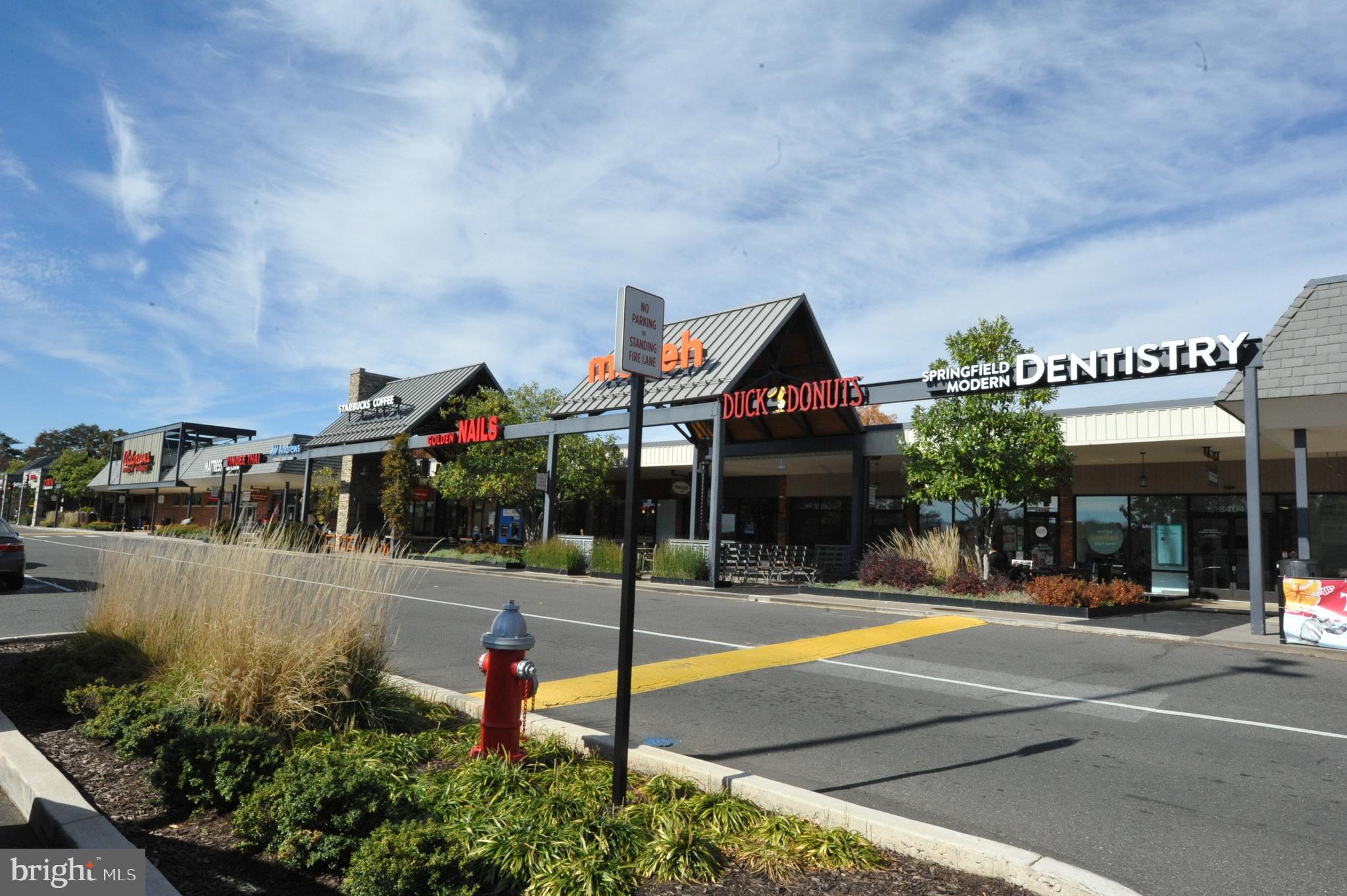 5900 K Surrey Hill Place, Unit 697 Springfield, VA 22152 - Photo 31 of 32 a view of a swimming pool with a patio