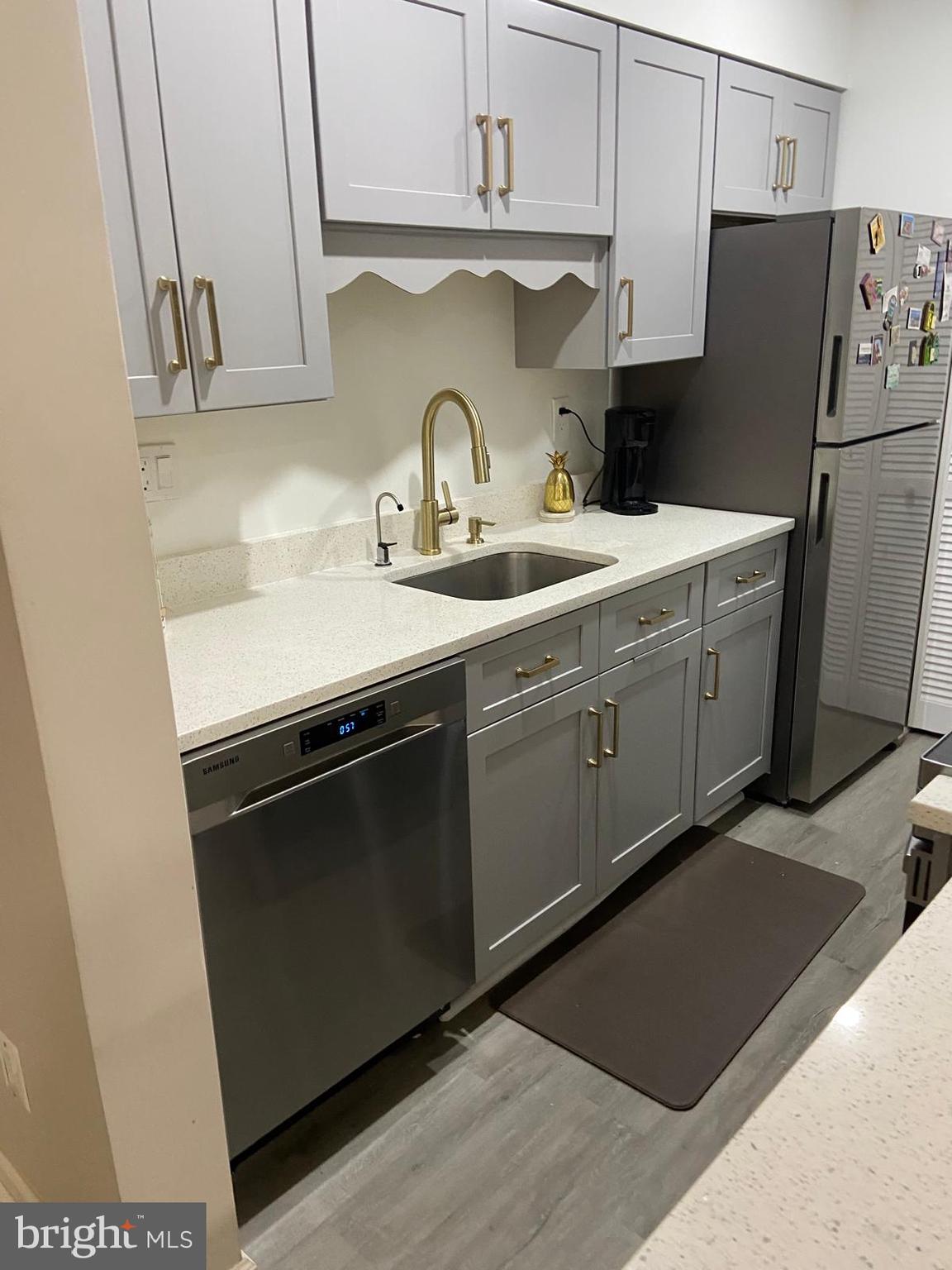 5900 K Surrey Hill Place, Unit 697 Springfield, VA 22152 - Photo 9 of 32 a kitchen with a sink and a refrigerator
