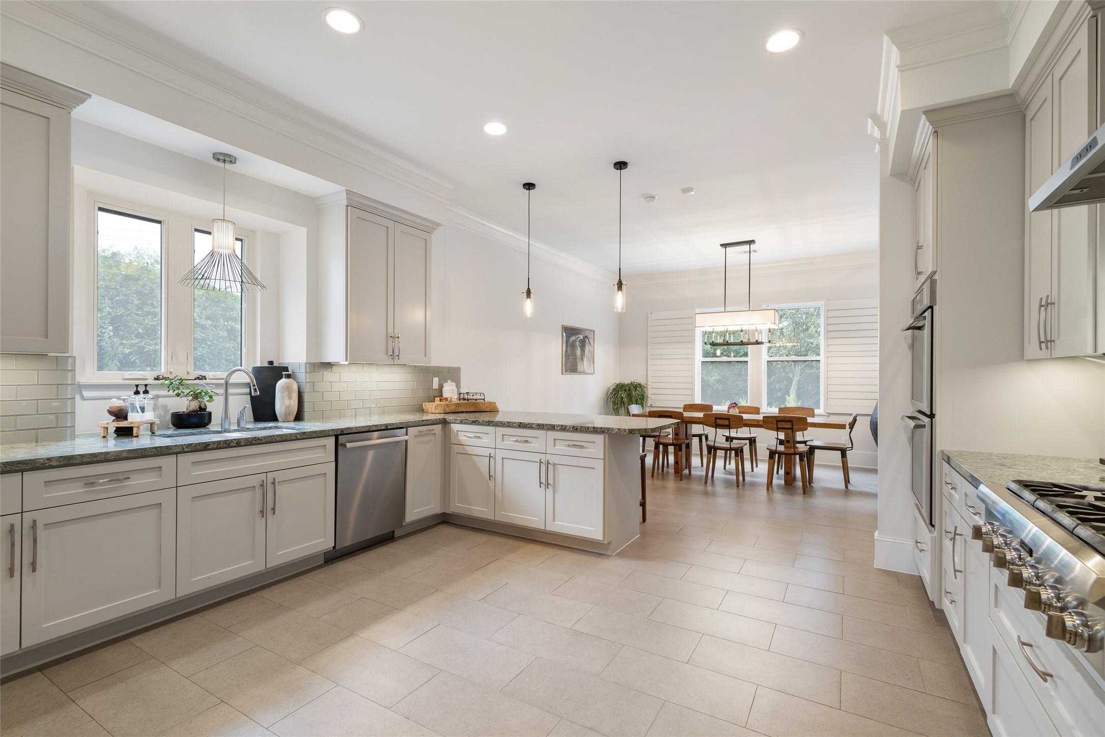 1118 Anderson Street Bellaire, TX 77401 - Photo 12 of 45 a large kitchen with lots of counter top space and dining table
