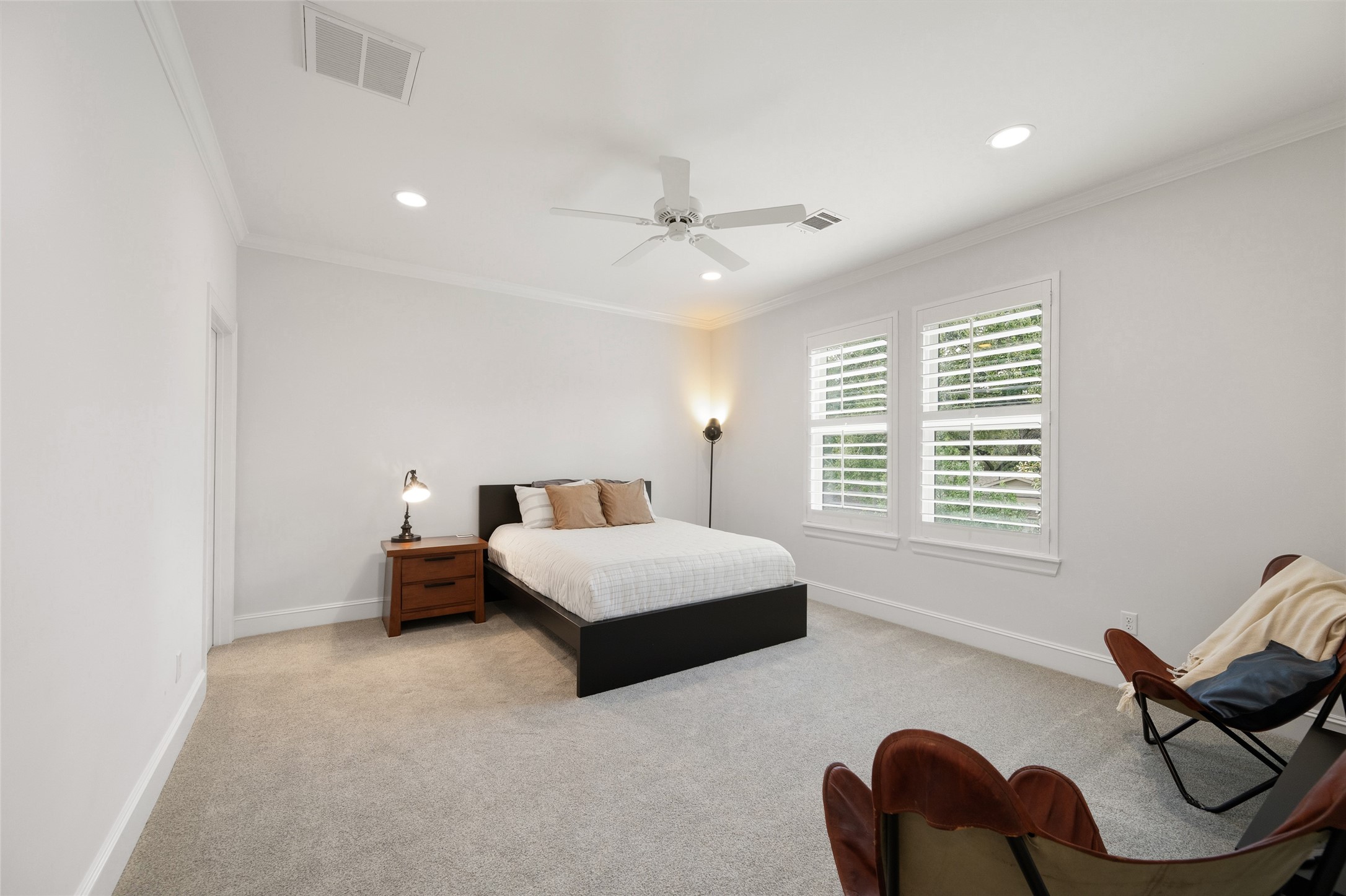 1118 Anderson Street Bellaire, TX 77401 - Photo 32 of 45 a bedroom with furniture and window