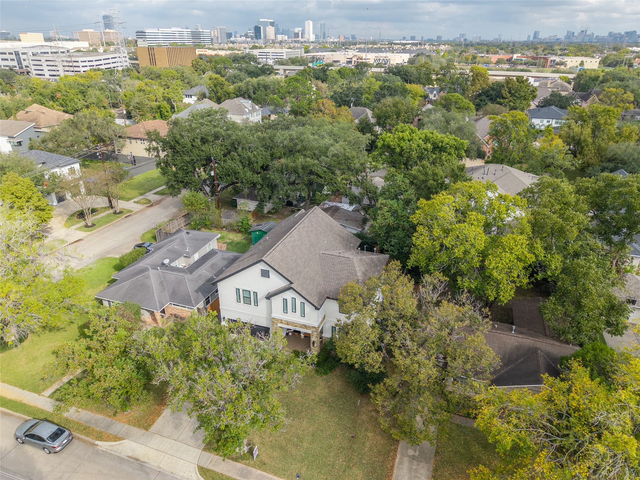 1118 Anderson Street Bellaire, TX 77401 - Photo 43 of 45 an aerial view of a house with a garden