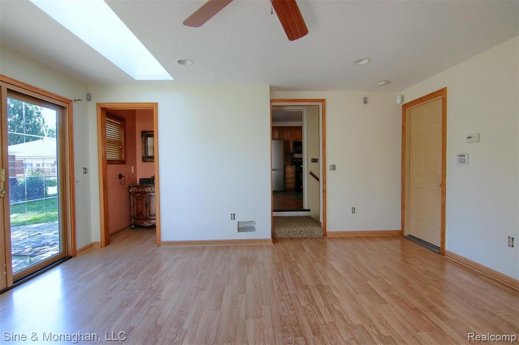 1536 Cook Road Grosse Pointe Woods, MI 48236 - Photo 10 of 39
