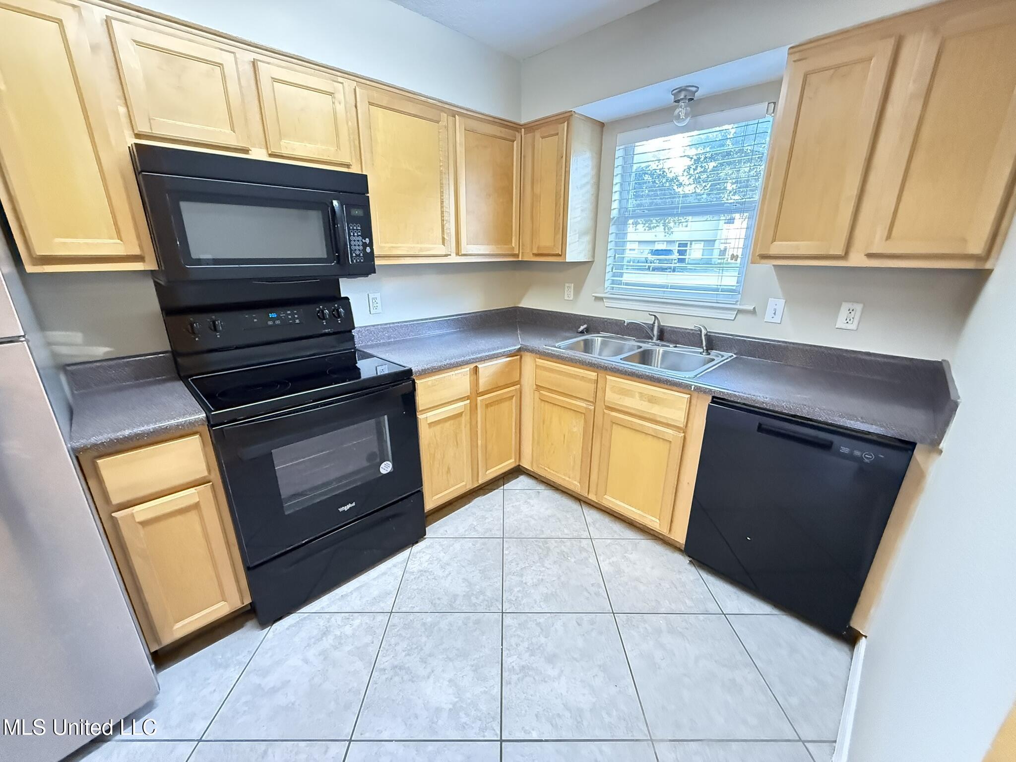 1625 Martin Bluff Road, Unit 24 Gautier, MS 39553 - Photo 6 of 22 IMG_8396