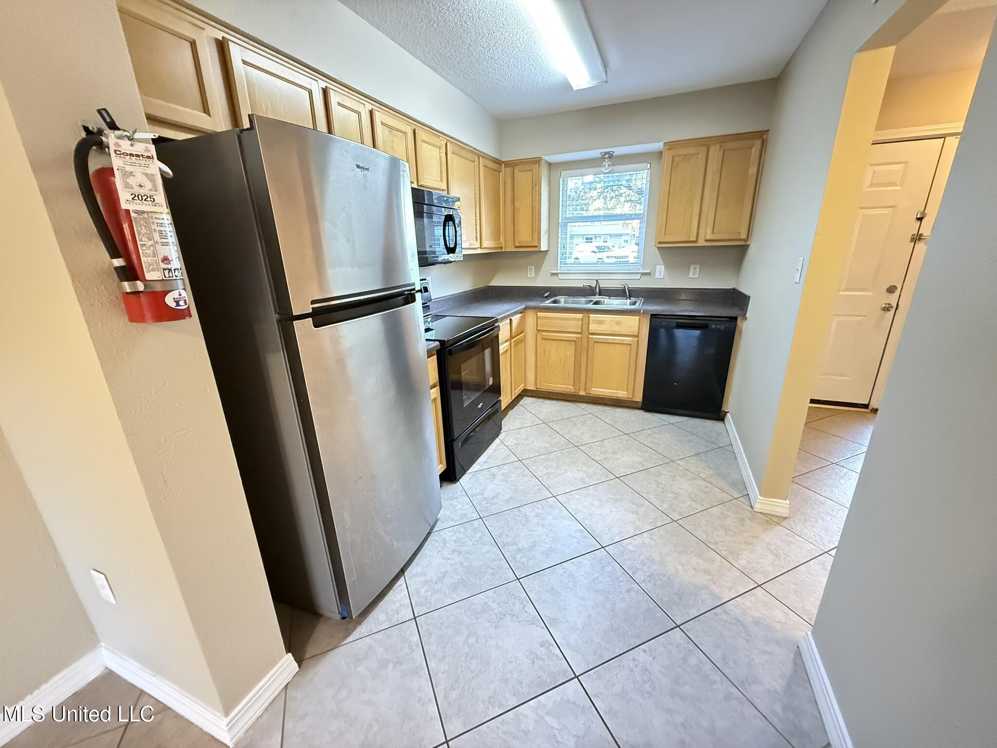 1625 Martin Bluff Road, Unit 24 Gautier, MS 39553 - Photo 7 of 22 IMG_8397