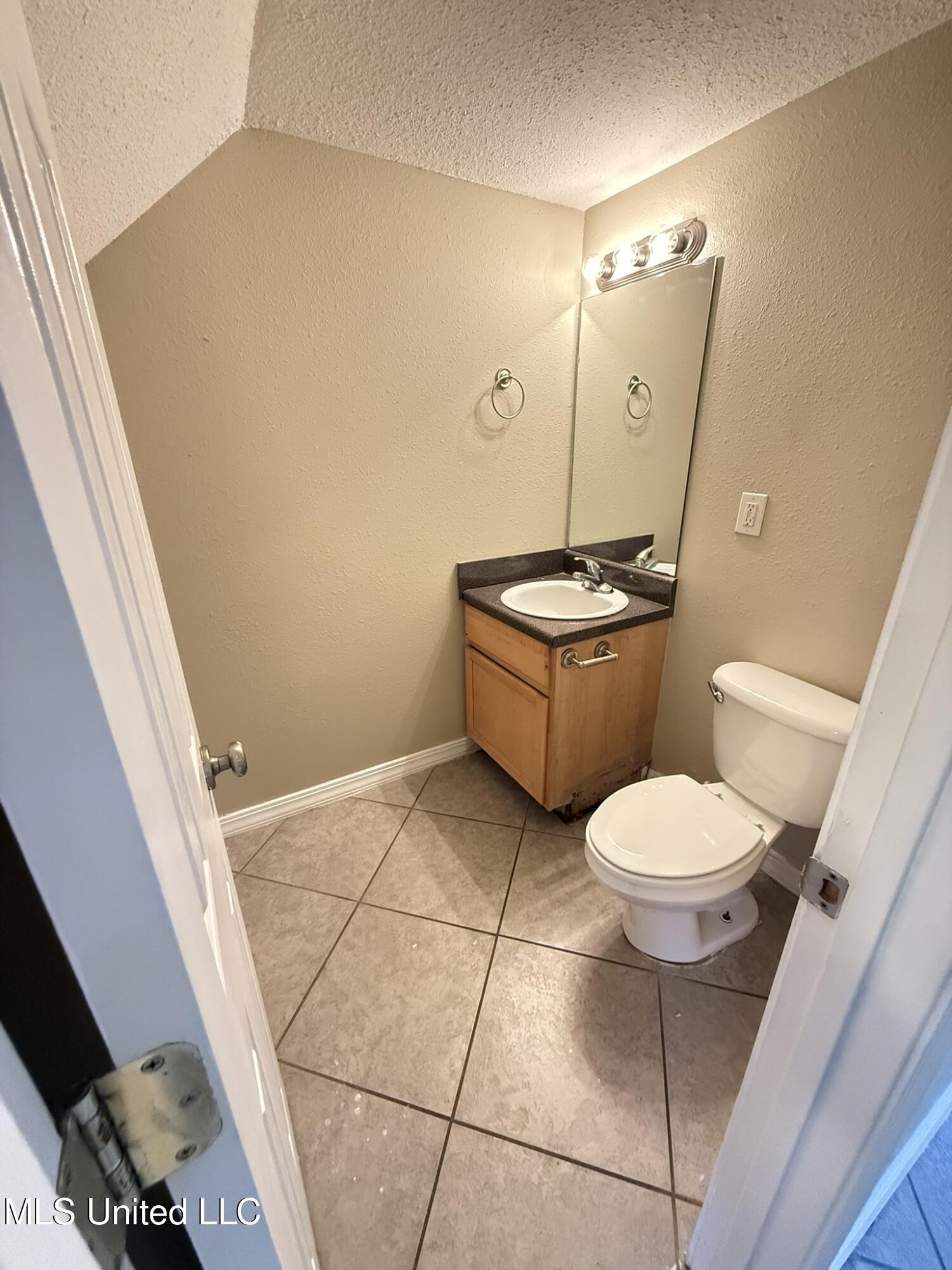 1625 Martin Bluff Road, Unit 24 Gautier, MS 39553 - Photo 8 of 22 IMG_8398