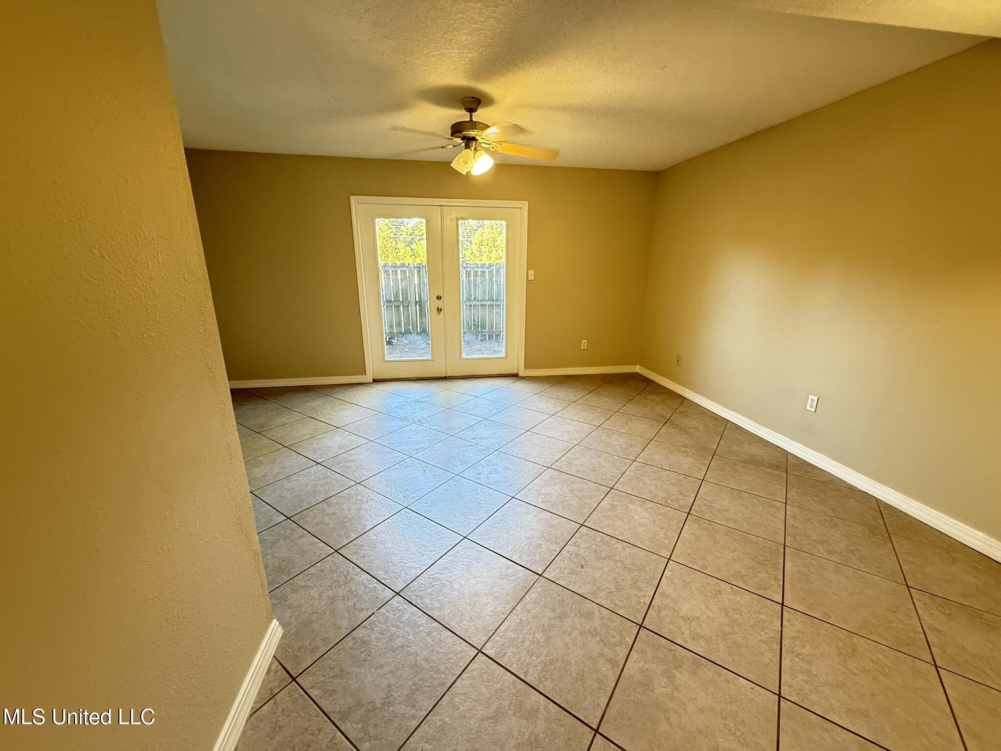 1625 Martin Bluff Road, Unit 24 Gautier, MS 39553 - Photo 9 of 22 IMG_8399