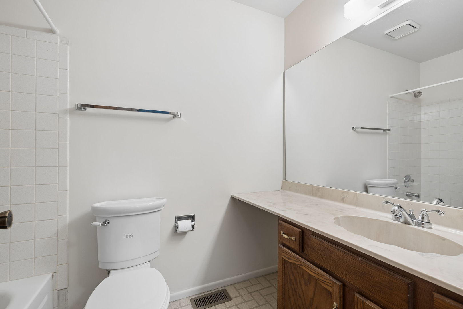 1575 Stonehill Court, Unit A Wheaton, IL 60189 - Photo 14 of 27