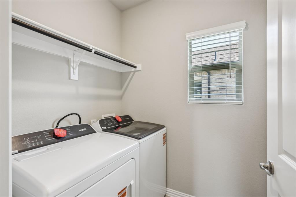 1608 Arches Road Anna, TX 75409 - Photo 17 of 23 Photo is not of the actual home, but is an inspirational photo of builder’s model home and may depict options, furnishings, and/or decorator features that are not included.