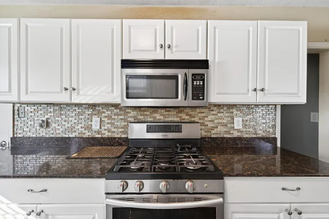 $400,000 | 242 Annapolis Street West, West St. Paul, MN 55118