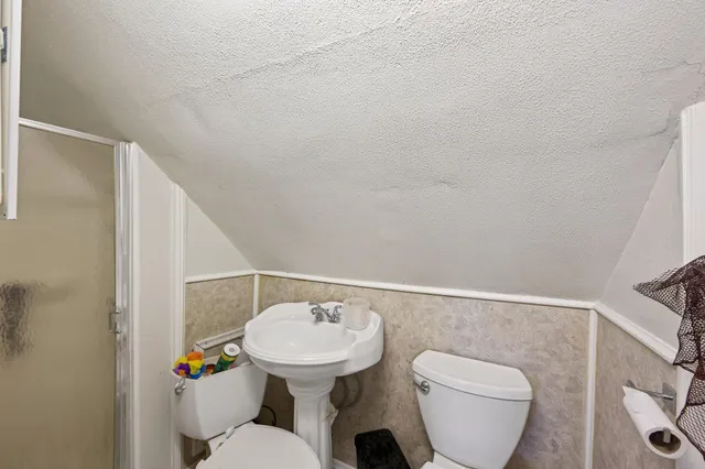 $400,000 | 242 Annapolis Street West, West St. Paul, MN 55118