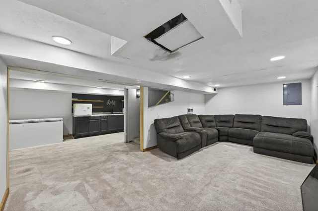 $400,000 | 242 Annapolis Street West, West St. Paul, MN 55118