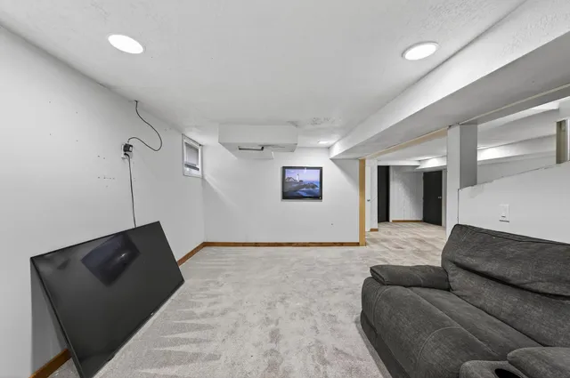 $400,000 | 242 Annapolis Street West, West St. Paul, MN 55118