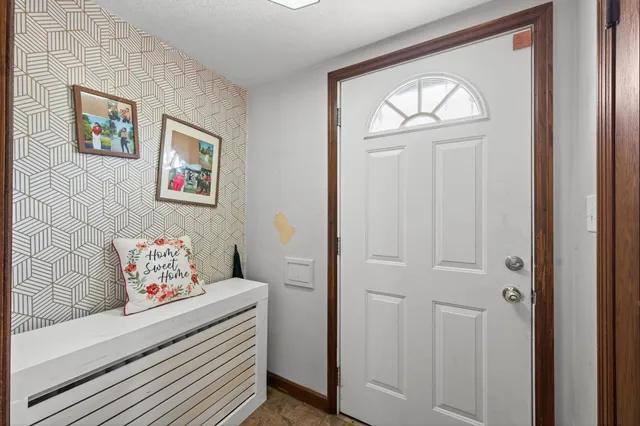 $400,000 | 242 Annapolis Street West, West St. Paul, MN 55118