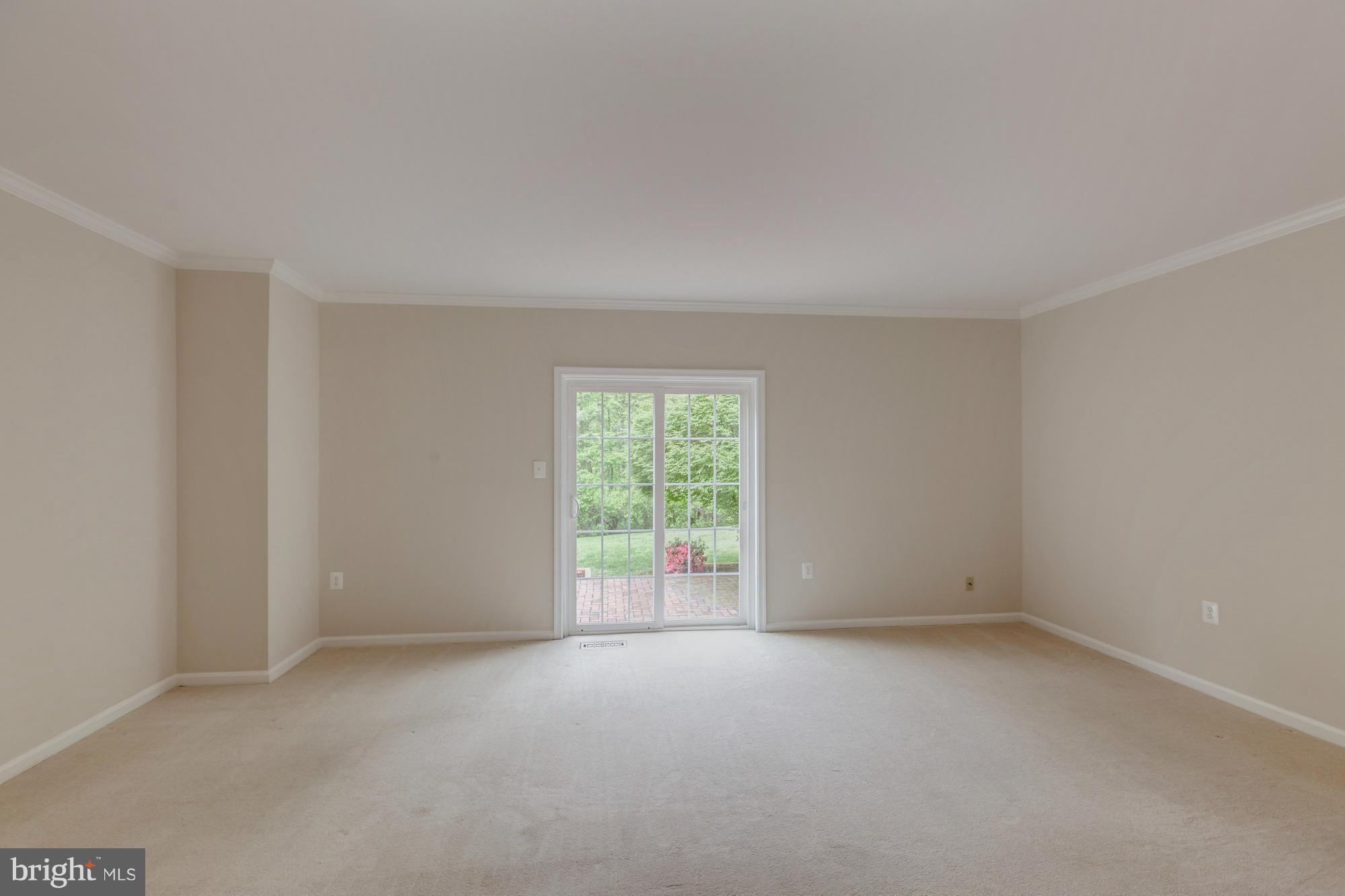 11923 Sentinel Point Court Reston, VA 20191 - Photo 10 of 30 Living Room