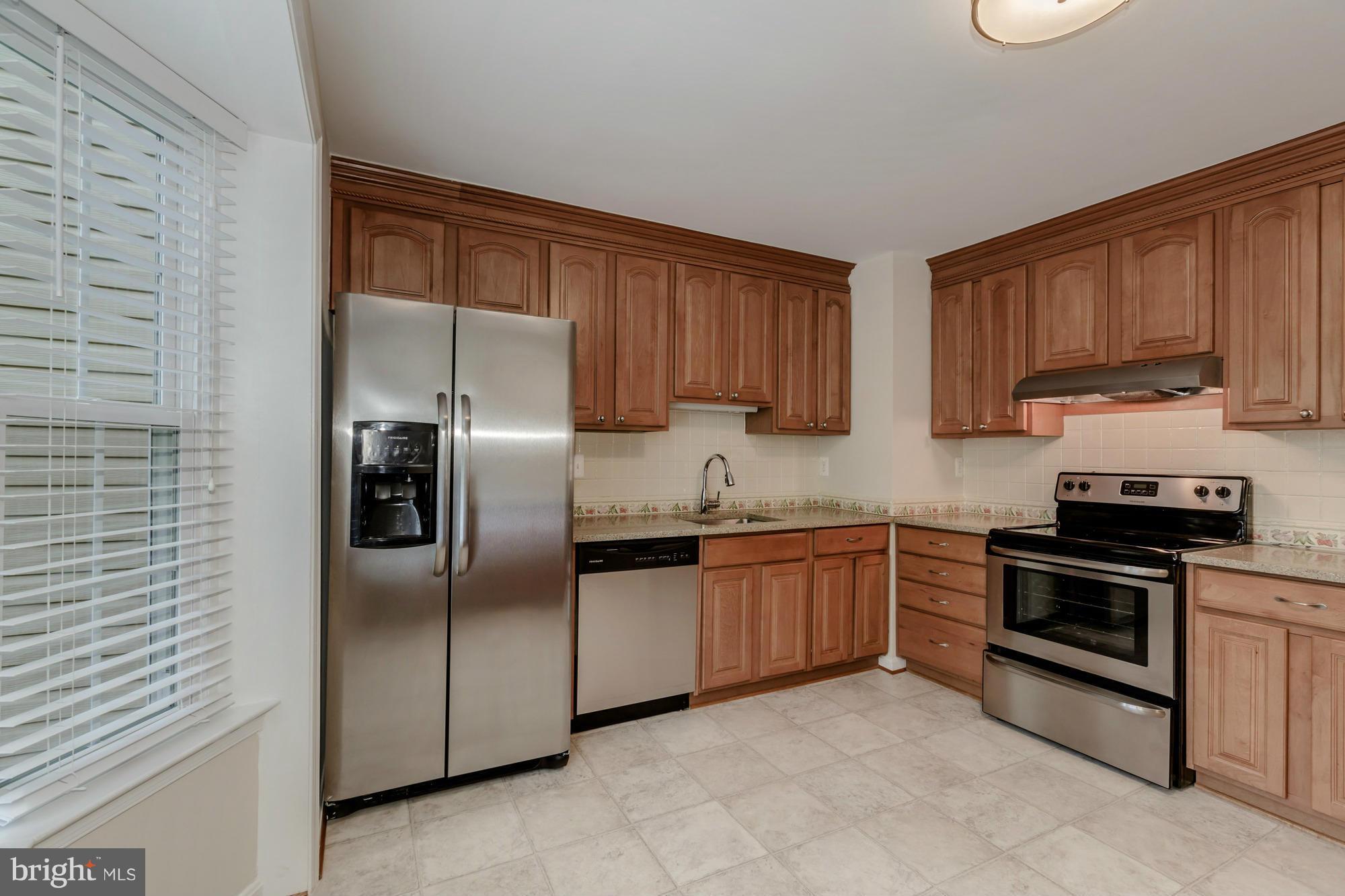 11923 Sentinel Point Court Reston, VA 20191 - Photo 3 of 30 New Stainless Steel Appliances