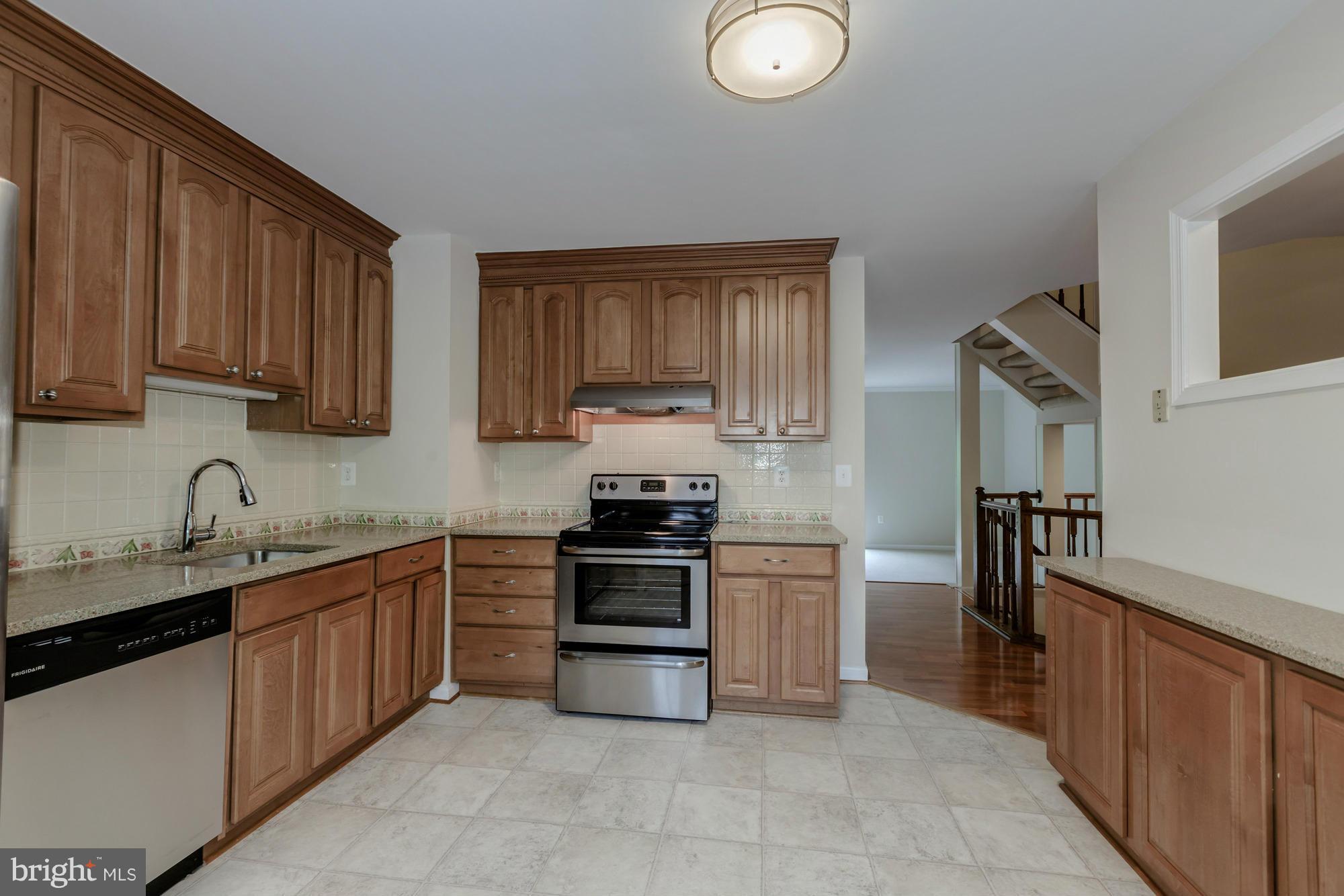11923 Sentinel Point Court Reston, VA 20191 - Photo 4 of 30 Ample Cabinet Space