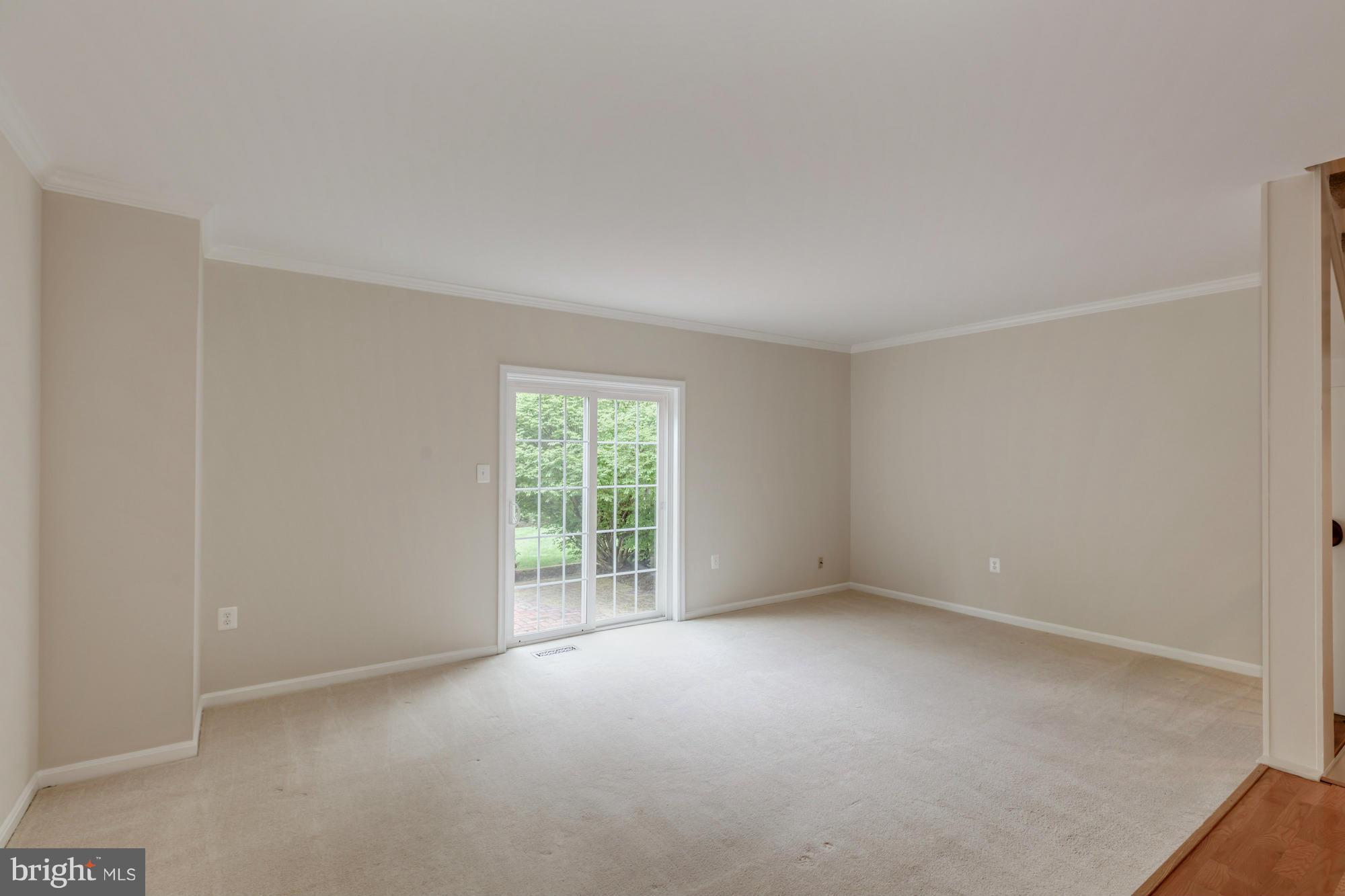 11923 Sentinel Point Court Reston, VA 20191 - Photo 9 of 30 Living Room