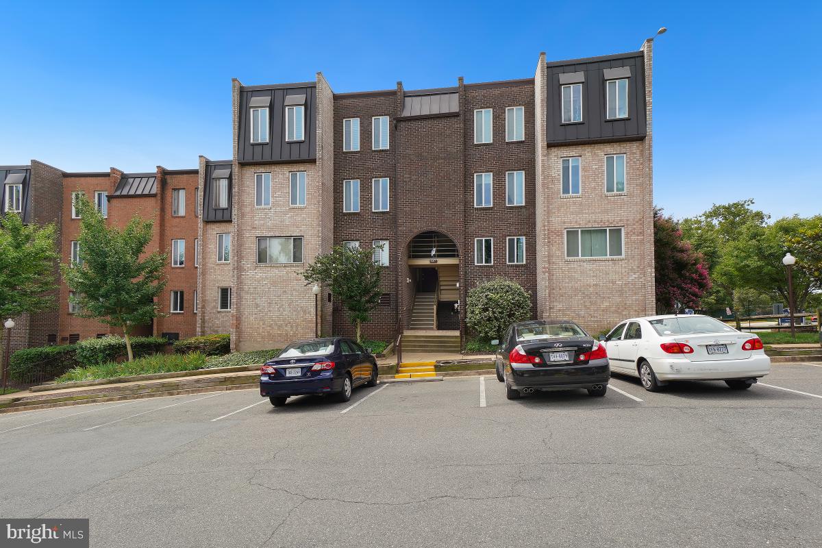 5017 7th Road South, Unit 301 Arlington, VA 22204 - Photo 1 of 30