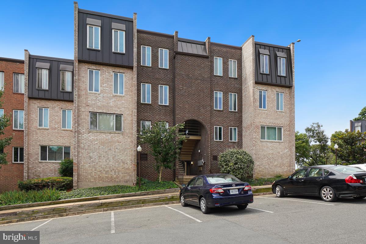 5017 7th Road South, Unit 301 Arlington, VA 22204 - Photo 2 of 30