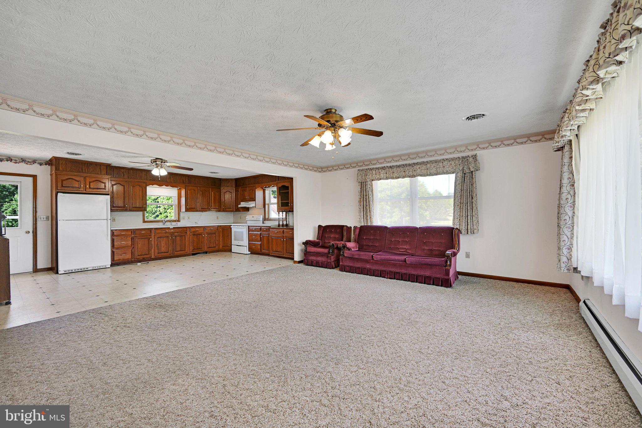722 Canal Road Womelsdorf, PA 19567 - Photo 15 of 45 Living Area