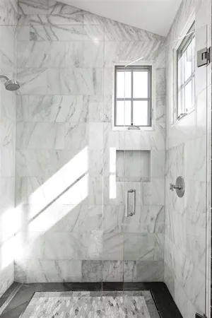 an empty room with windows and pillars in it