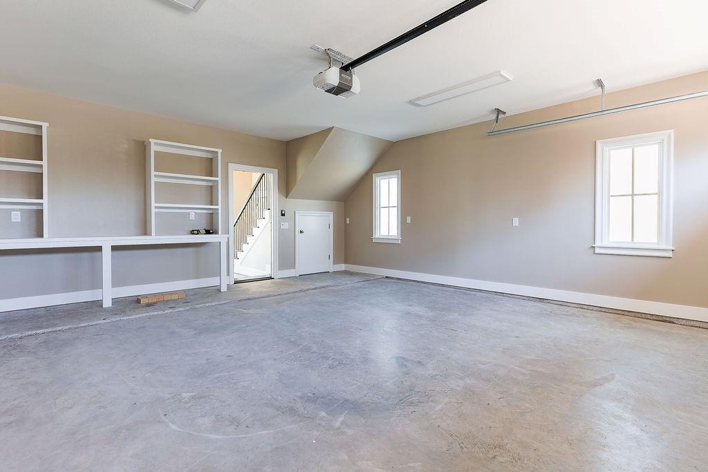 5230 Homer Street Dallas, TX 75206 - Photo 38 of 39 an empty room with windows and pillars in it