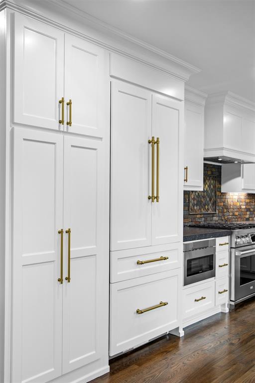 5230 Homer Street Dallas, TX 75206 - Photo 8 of 39 a kitchen with stainless steel appliances white cabinets and wooden floors
