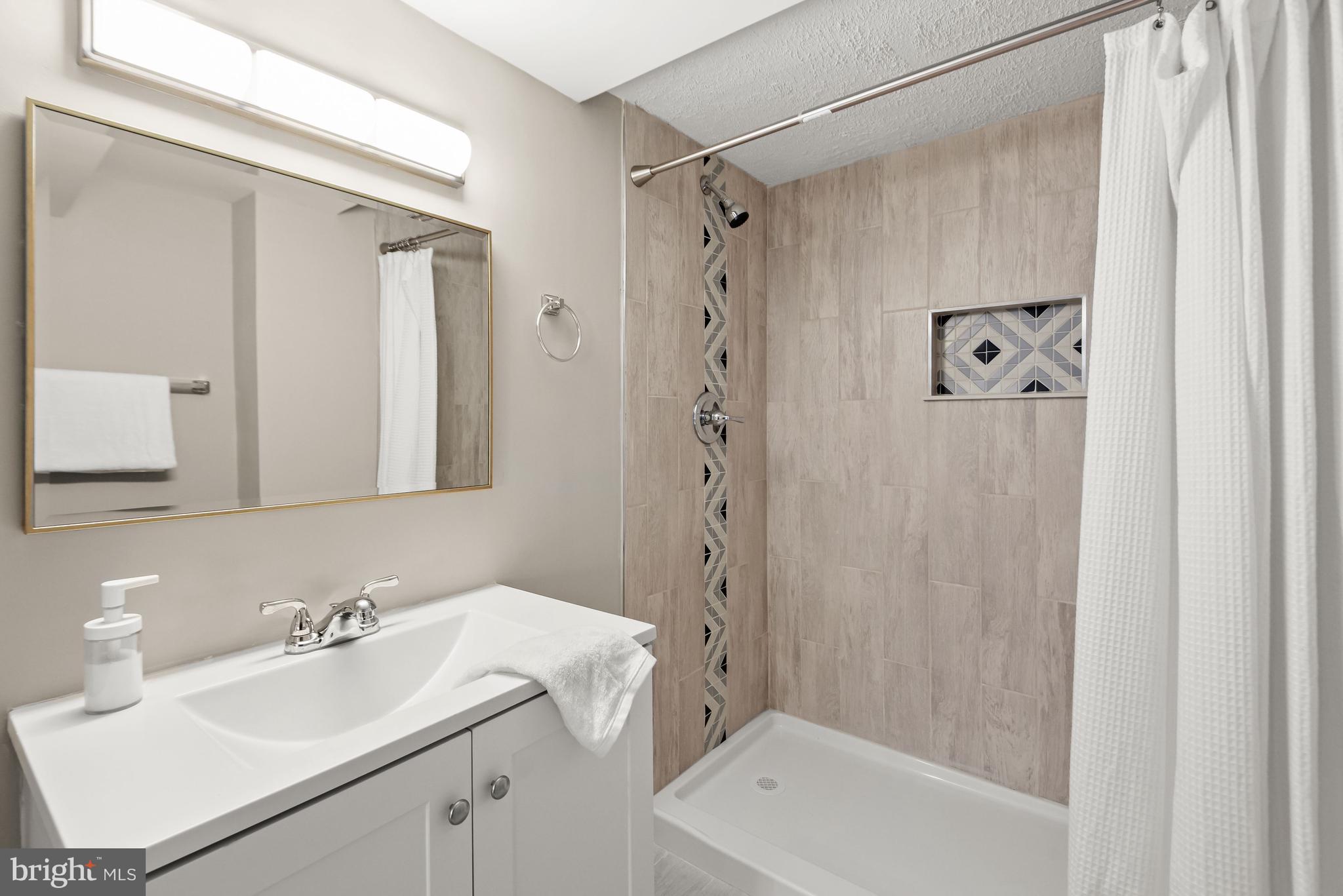 11813 Goodloe Road Silver Spring, MD 20906 - Photo 21 of 34 Renovated Full Bath