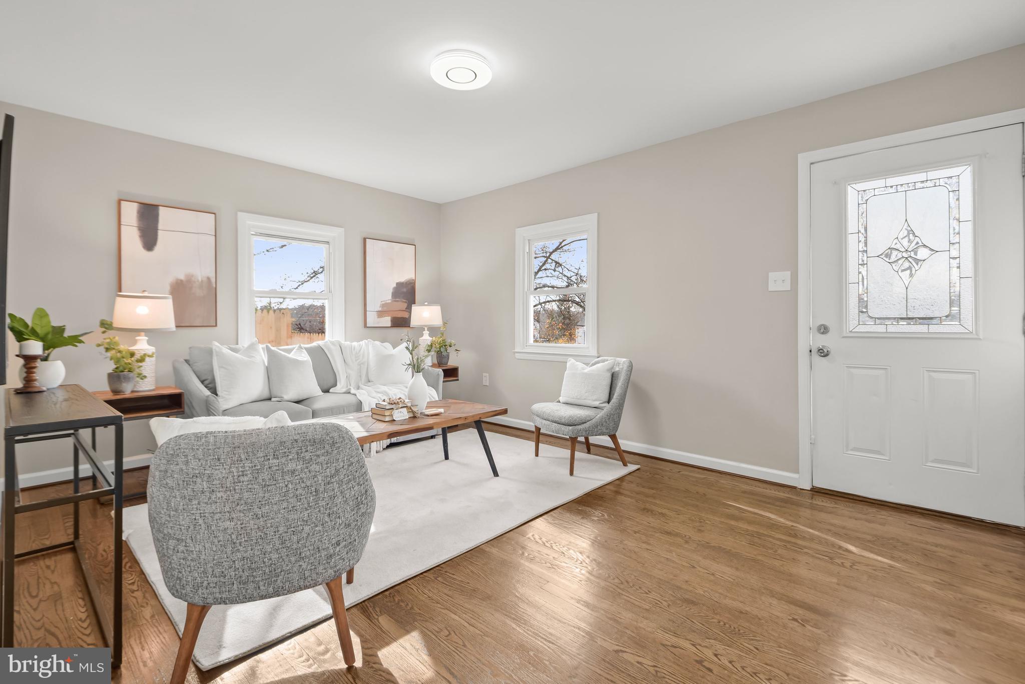 11813 Goodloe Road Silver Spring, MD 20906 - Photo 5 of 34 Living Room | Hardwood Floors