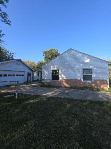 a view of house with backyard