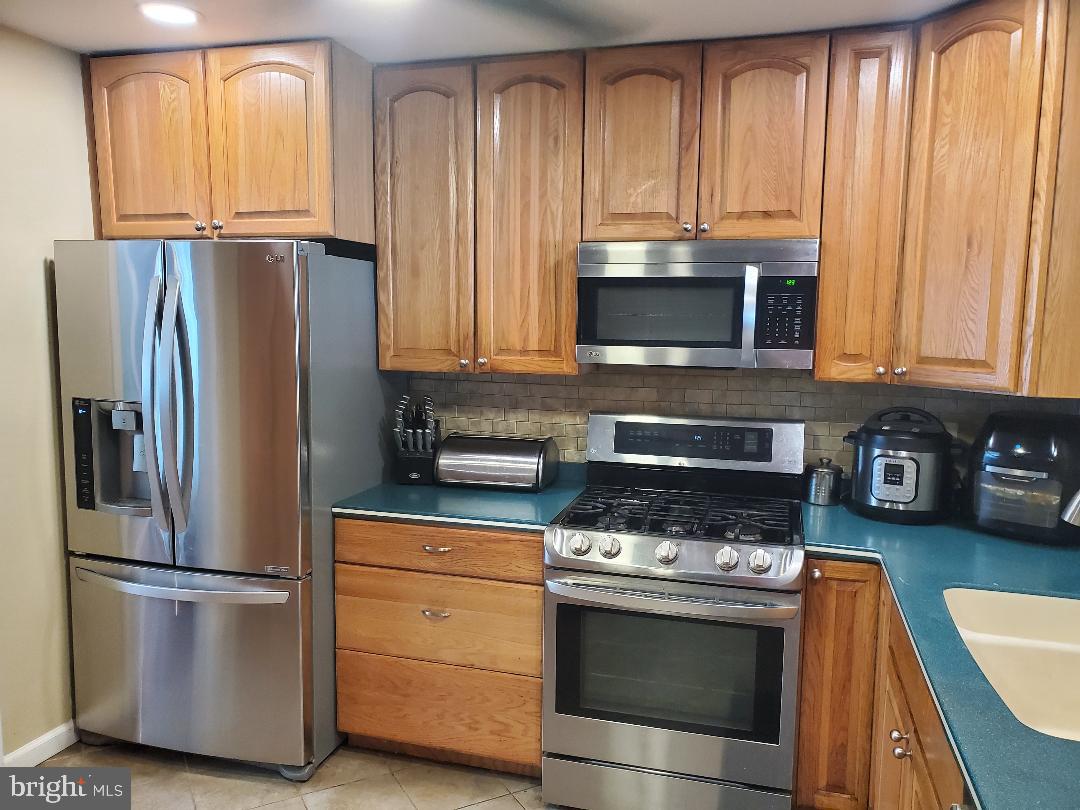 4115 Colie Drive Silver Spring, MD 20906 - Photo 5 of 32 Kitchen